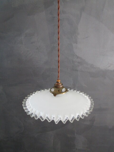 Old suspension in white opaline