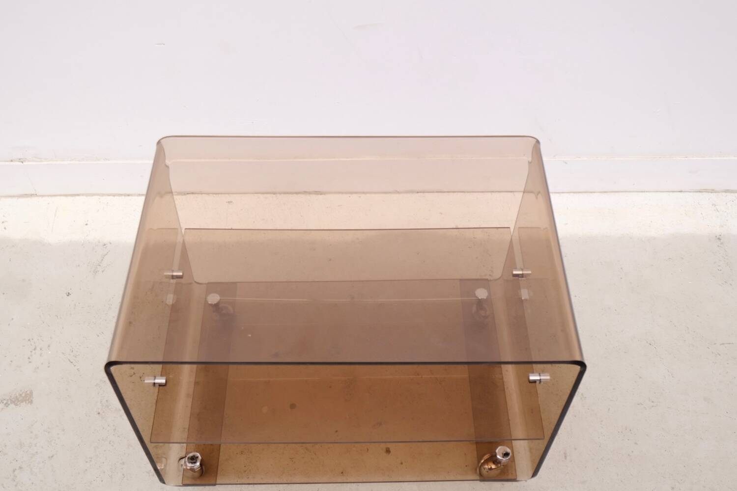 Table d’appoint de michel dumas pour roche bobois en plexiglas, 1970
