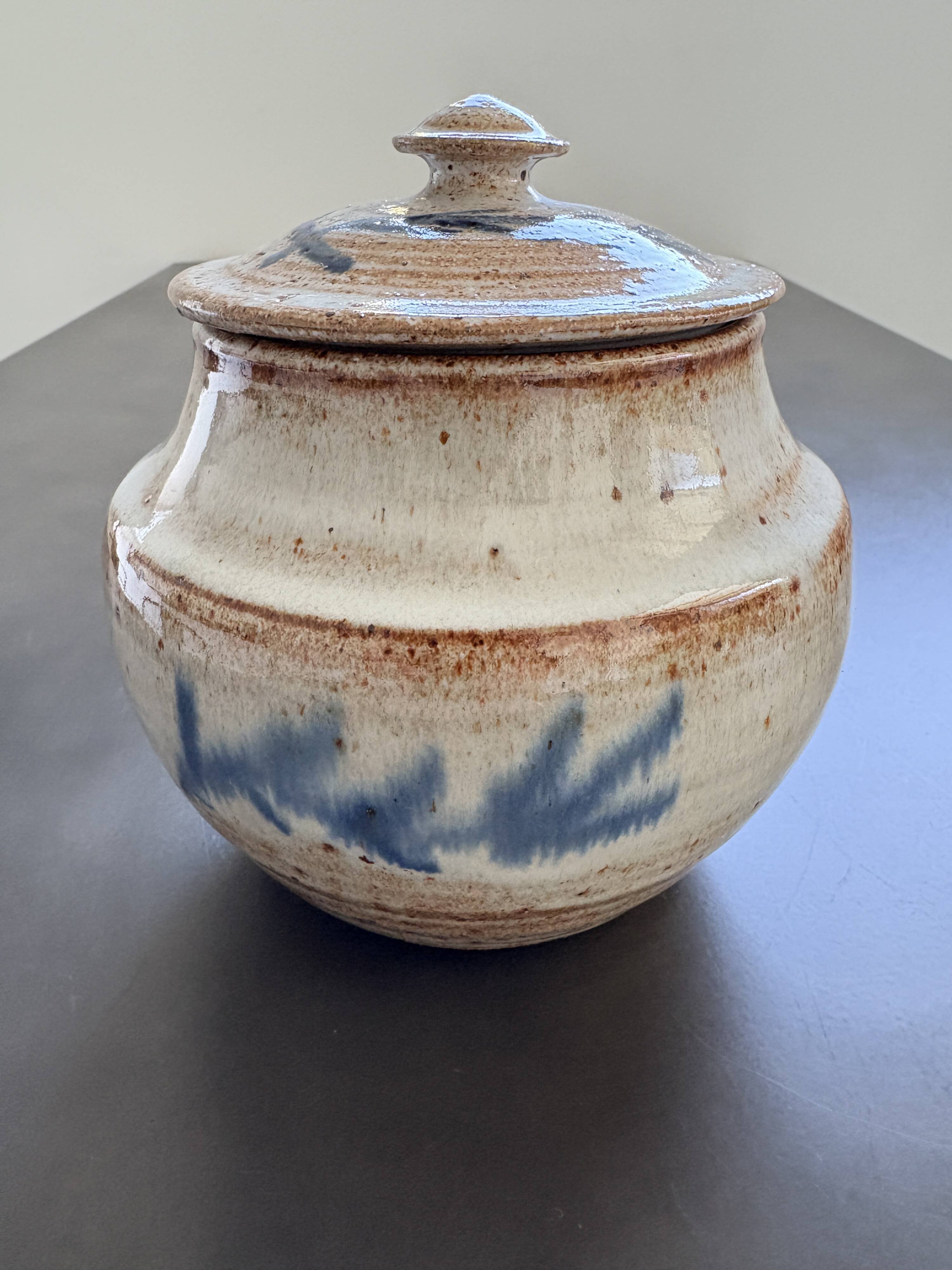 Workshop ceramic pot