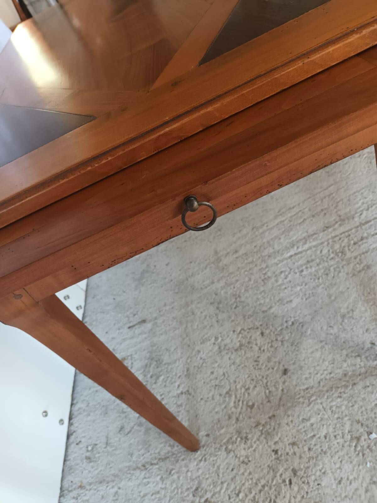 Bureau style Louis XVI en bois exotique