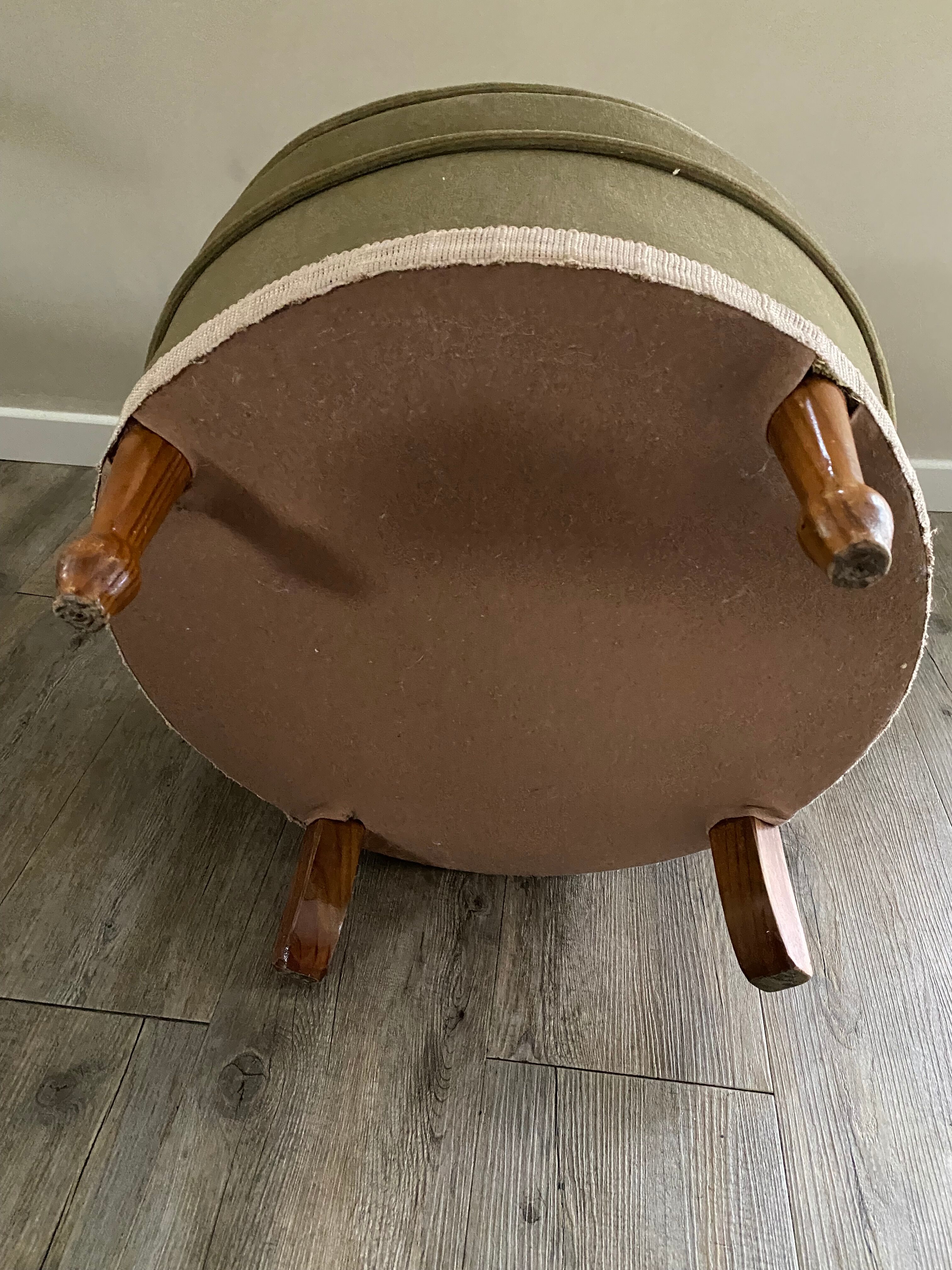 Toad chair