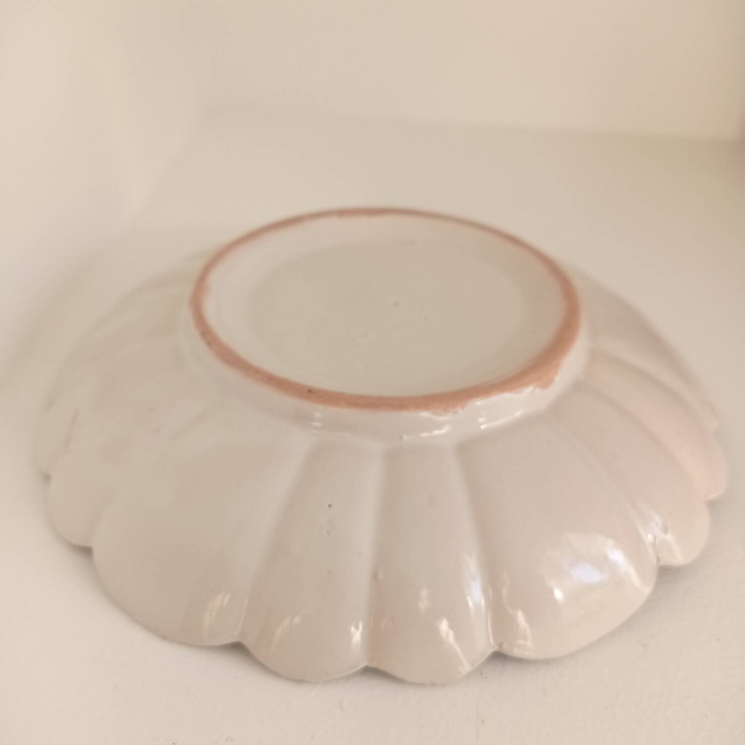 Scalloped decorative plate