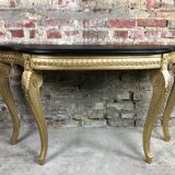 Console de style Louis XV en bois sculpté à dessus bois noir ciré