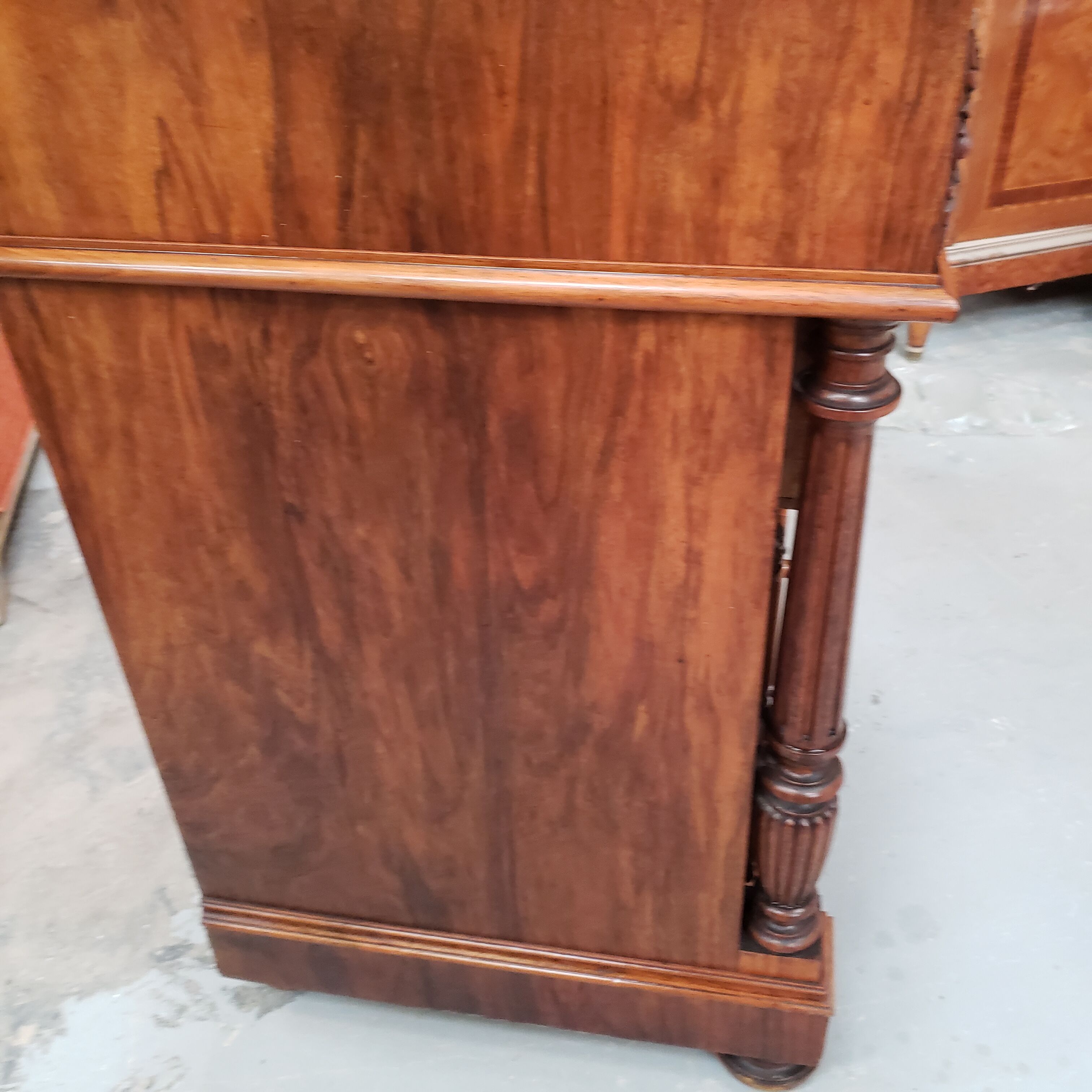 Antique chest of drawers carved in walnut XIX