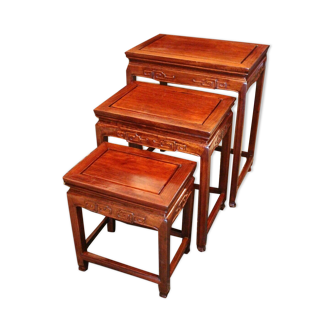 Suite de 3 tables gigognes en bois exotique Chine Extrême-Orient