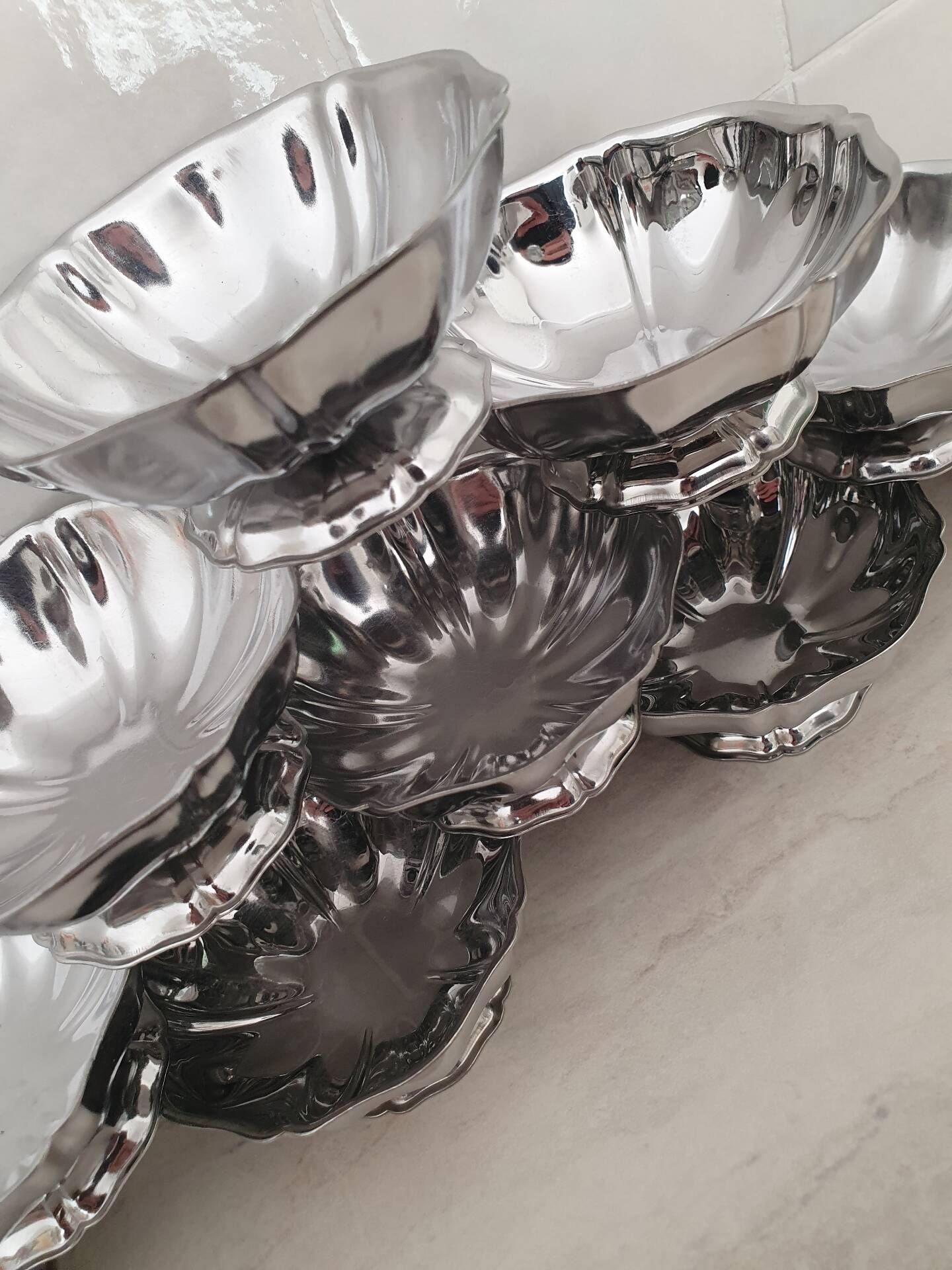 10 stainless steel dessert / ice cream bowls in Guy Degrenne style, flower shape.