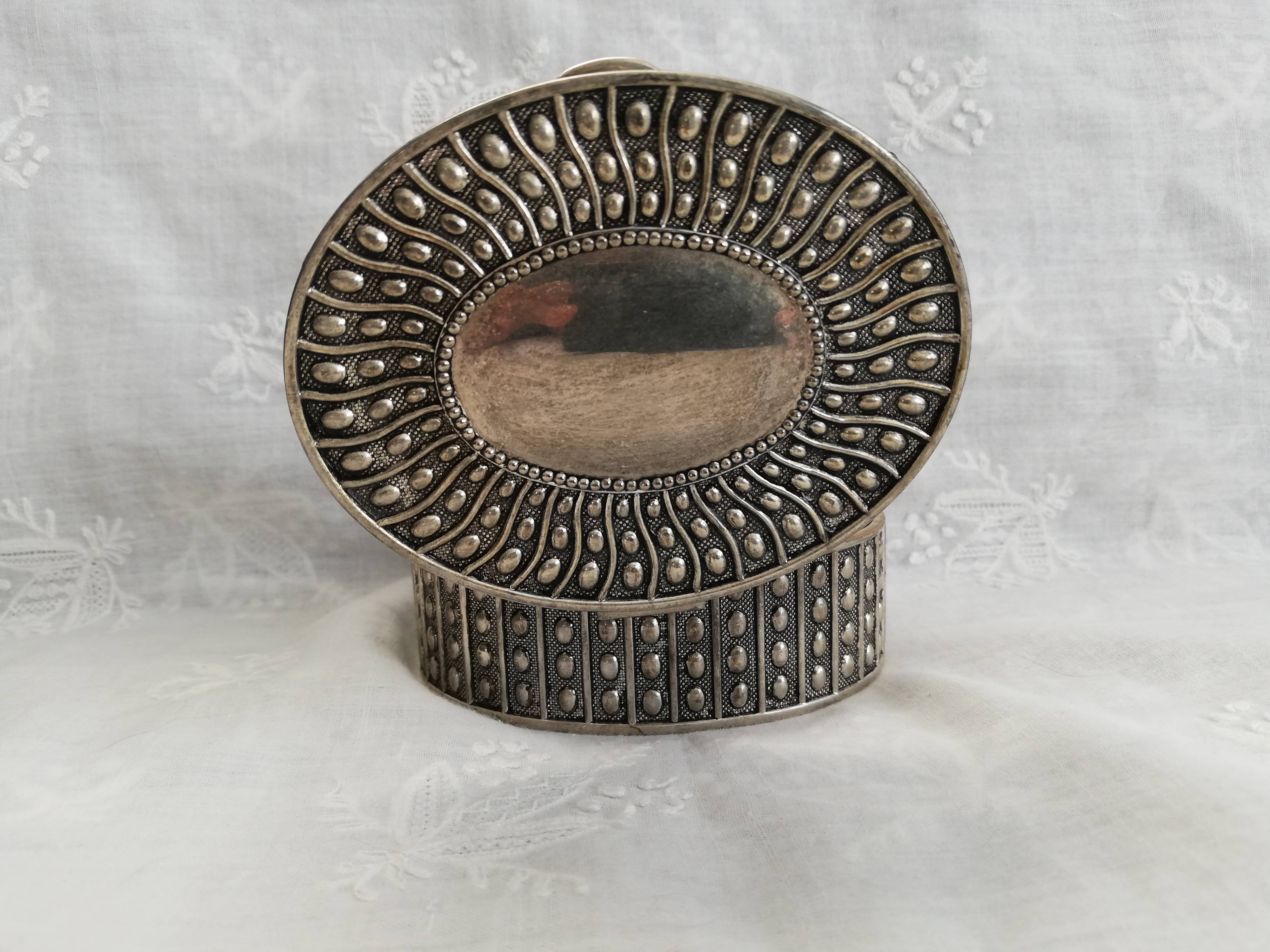 Silver metal jewelry box
