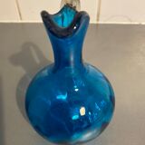 Carafe en verre bleu