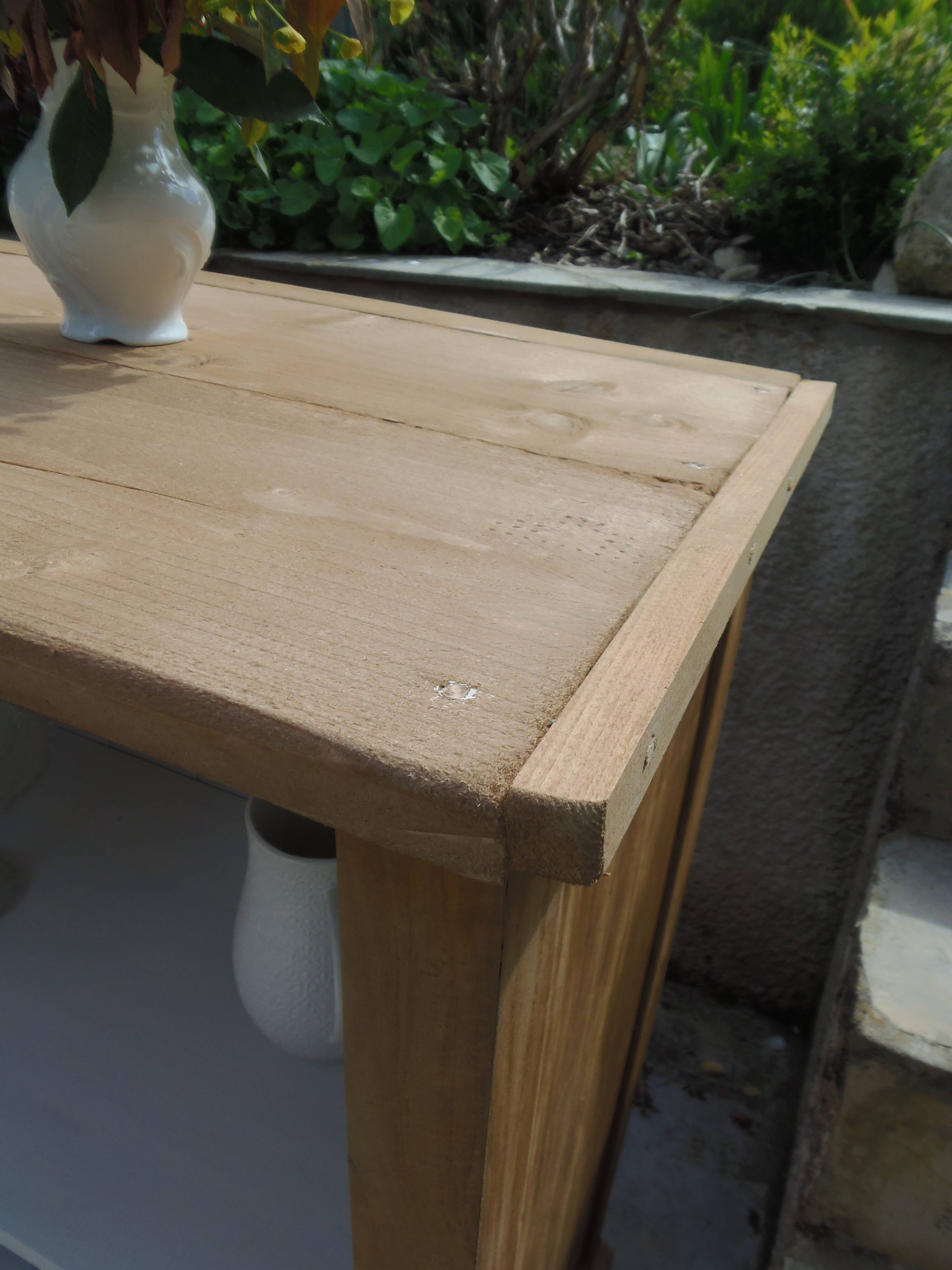 Raw wood craft furniture, pearl gray interior.
