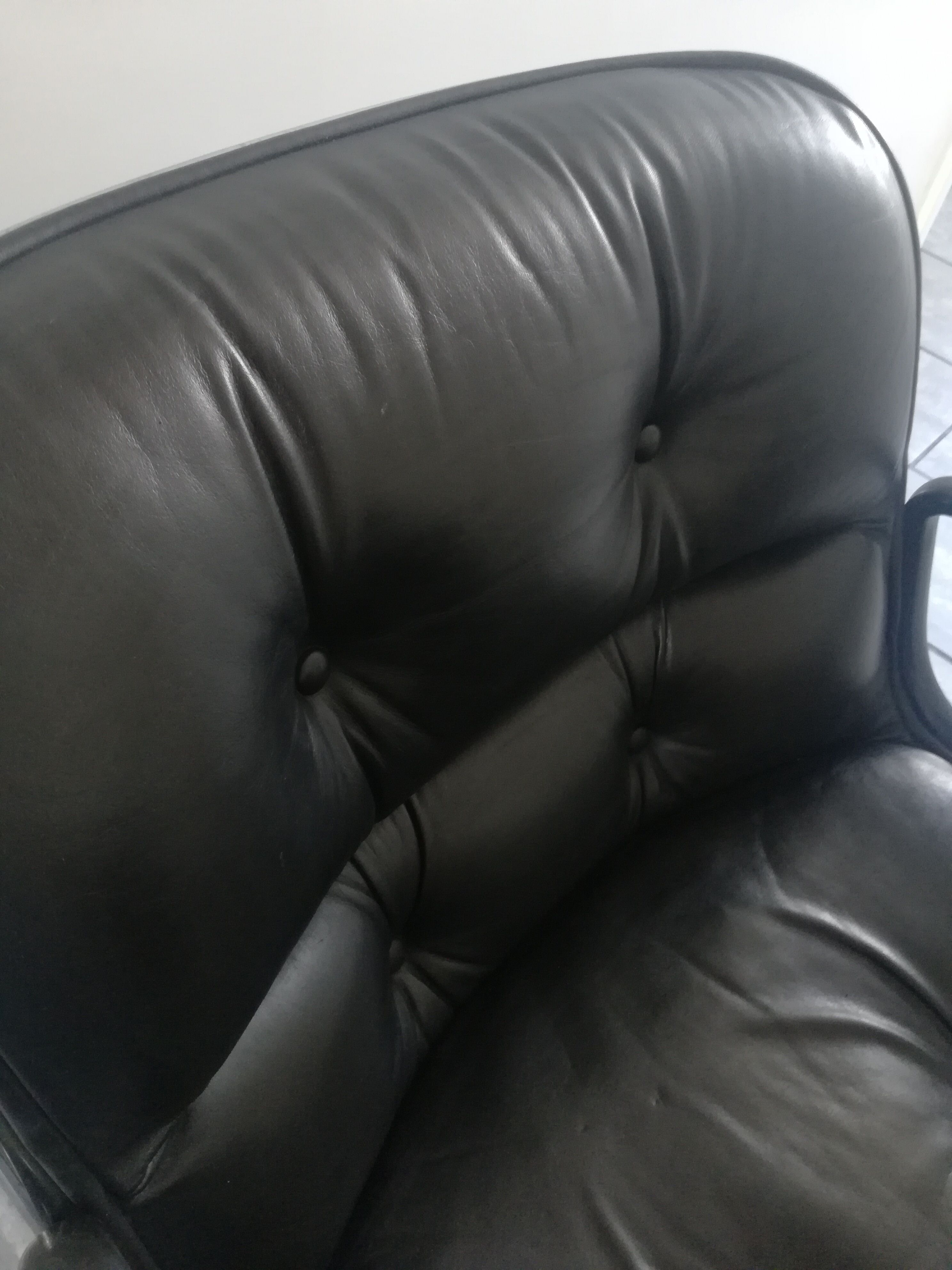 Pollock Knoll executive chair