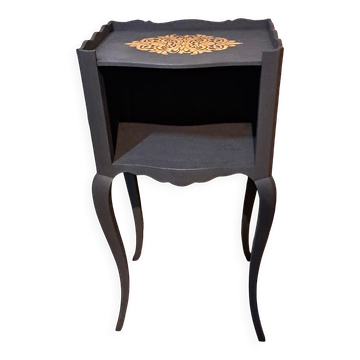 Table de chevet 1930 bois repeint coloris noir rosace dorée