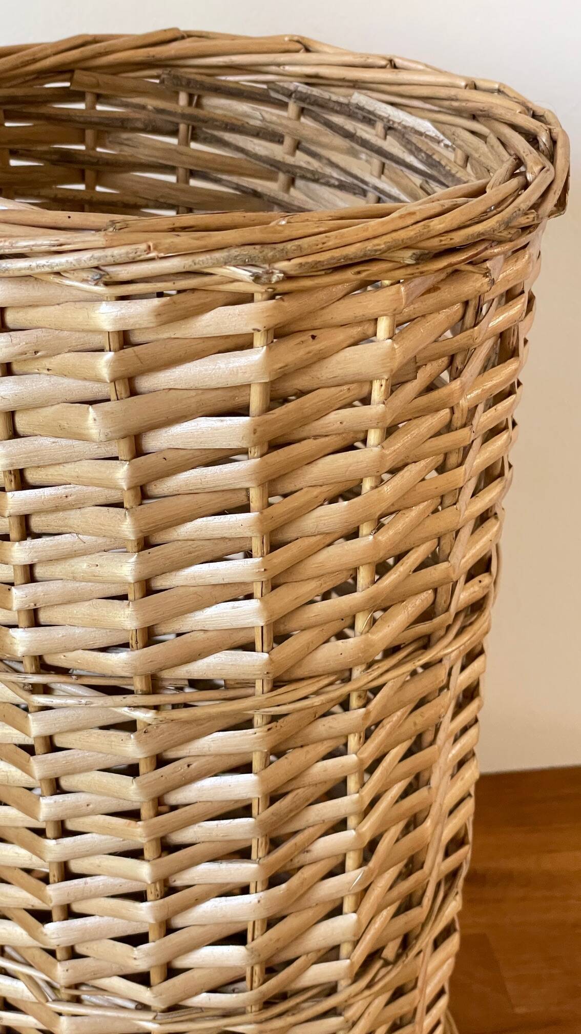 Porte-parapluie en rotin vintage