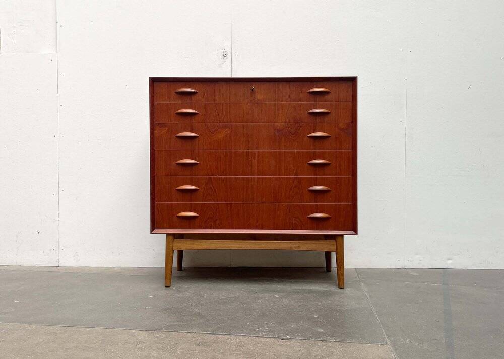 Danish commode model 314 in teak by Johannes Sorth for Nexø Møbelfabrik, 1960s.