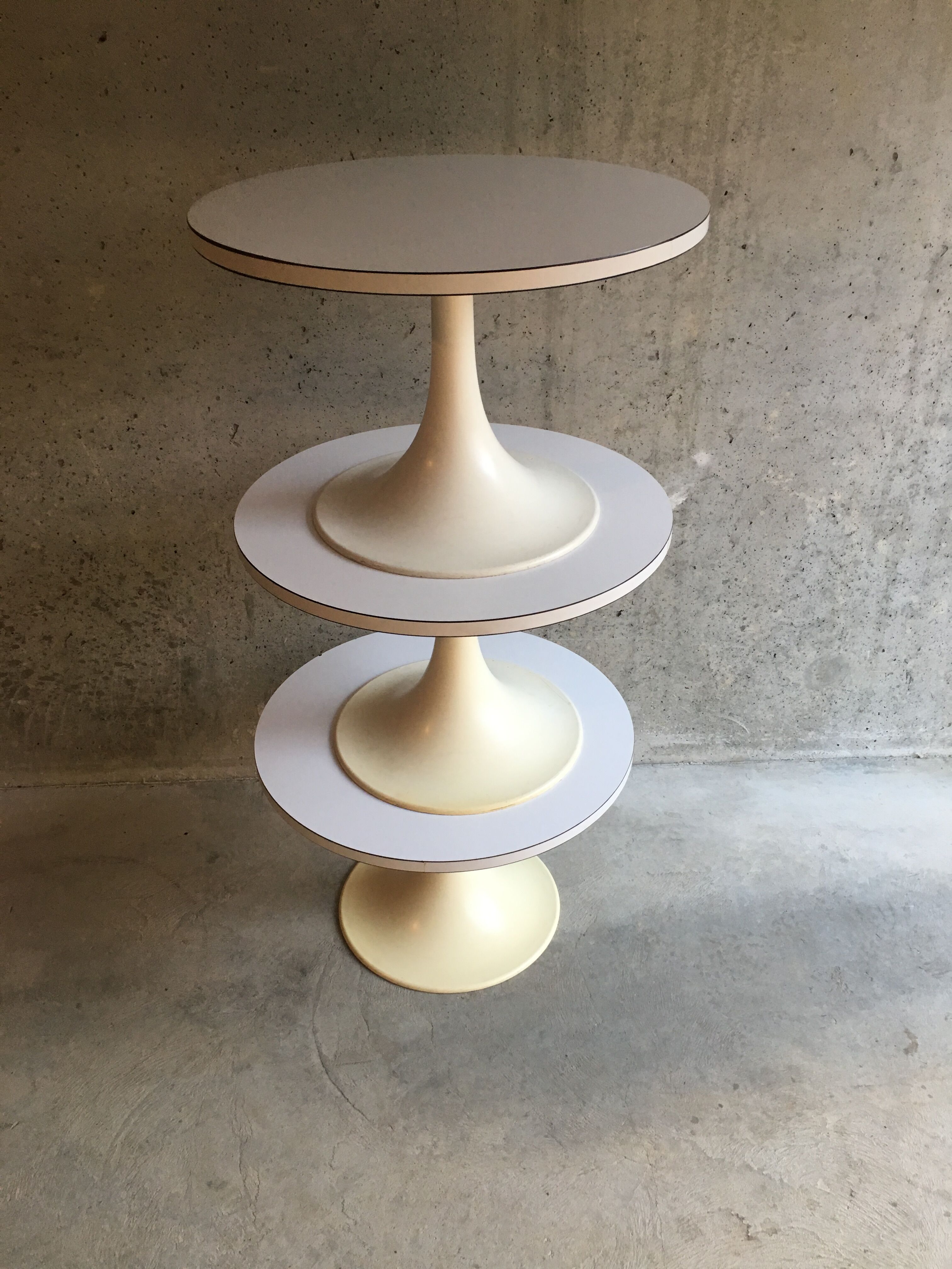 Tulip foo swivel coffee table