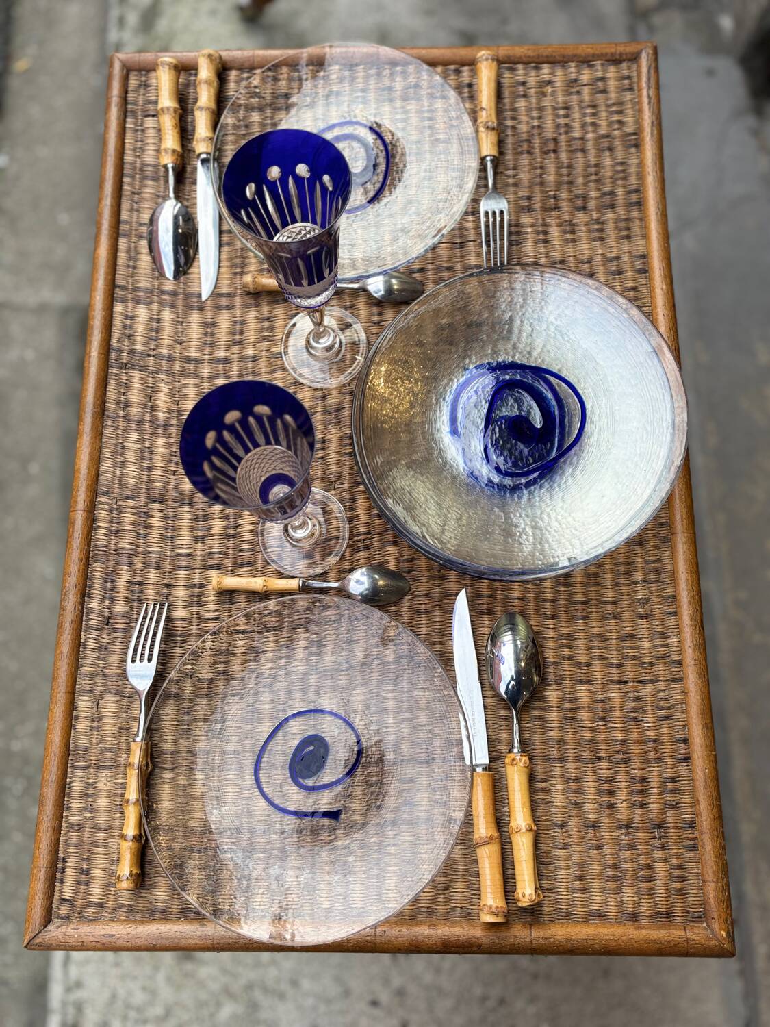 8 vintage blown glass plates with swirl decoration
