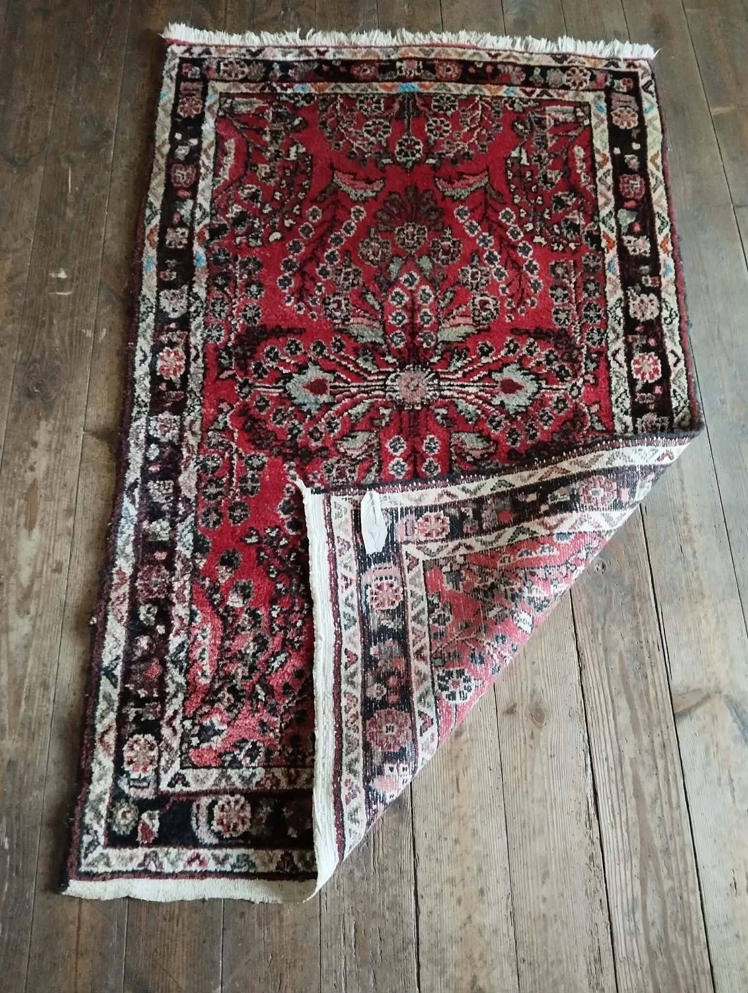 Handmade Persian Sarough rug 137x86cm