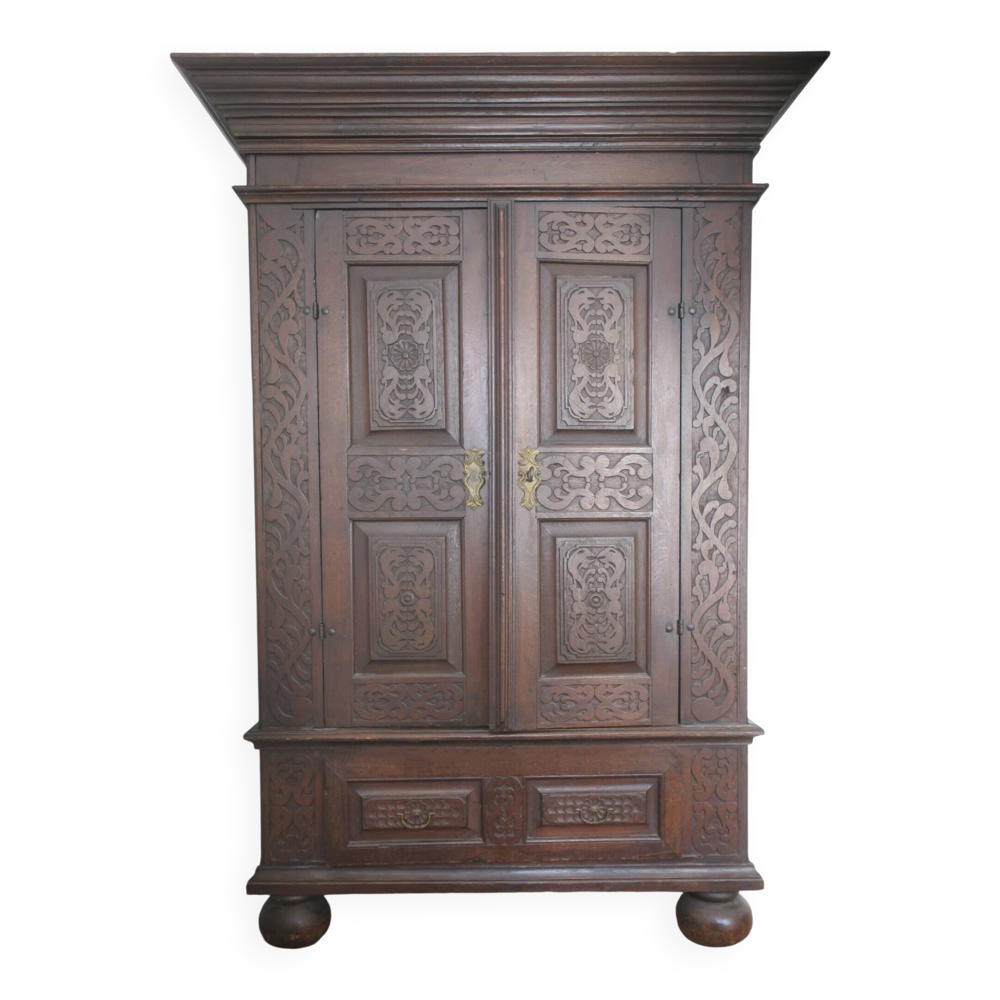 Armoire de ferme en chêne sculpté antique, 1780
