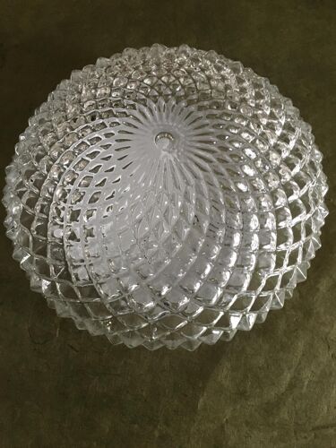 Ceiling lamp with molded glass globe