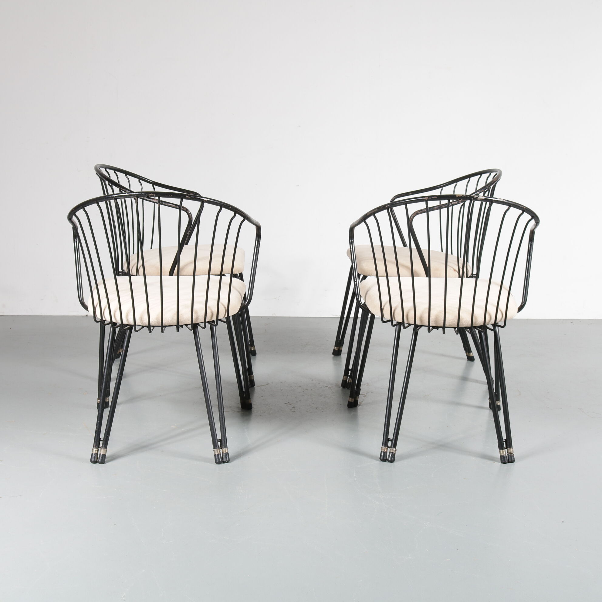 1950s Set of elegant dining chairs