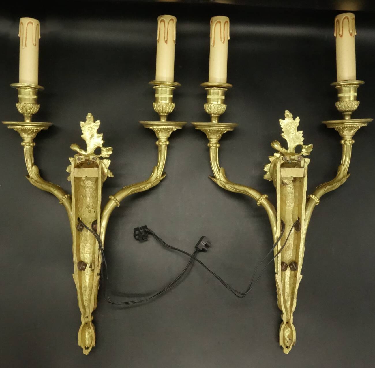 Pair of large wall sconces with flowers in the Louis XVI style from the 19th century - gilded bronze.