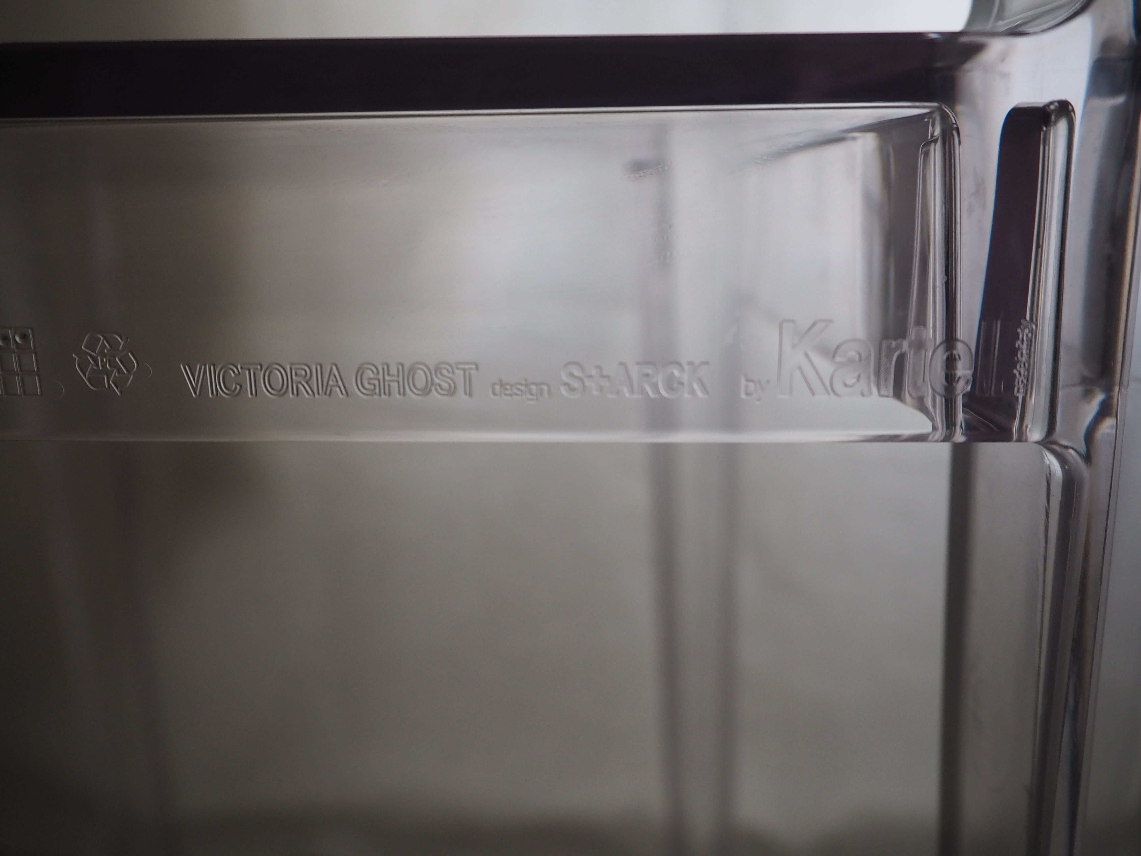 Pair of stackable chairs Victoria Ghost by Philippe Starck, Kartell