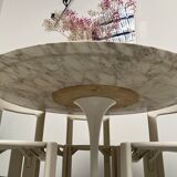 Florence Knoll round table, marble top and tulip base, circa 1960, Eero Saarinen