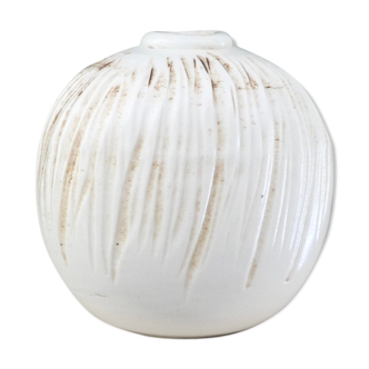 Anne-Marie Donaint's white porcelain vase