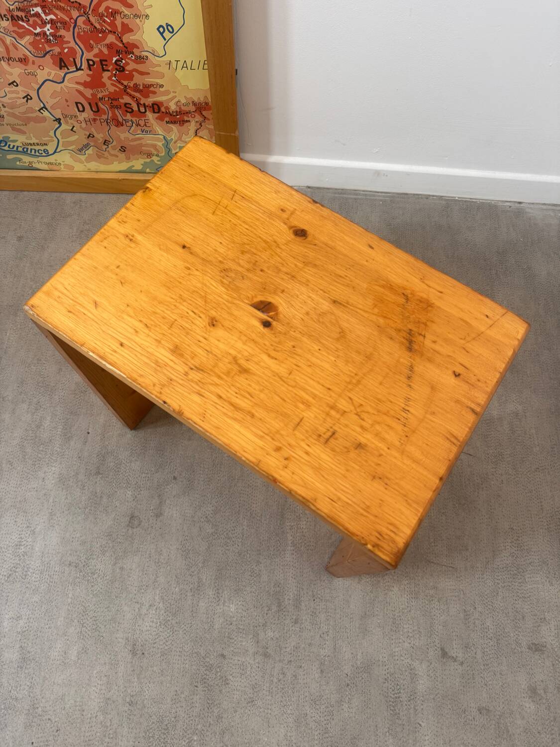 Pine stool - les Arcs - Charlotte Perriand