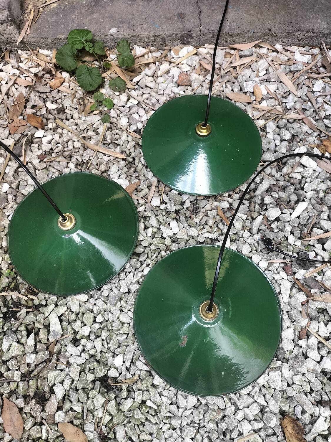 Enamelled sheet metal suspensions