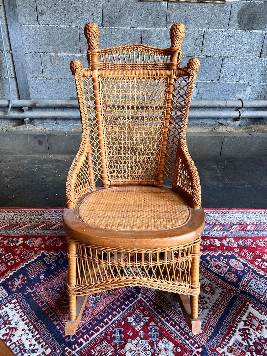 Rocking-chair / vintage rocking chair made of wood and wicker