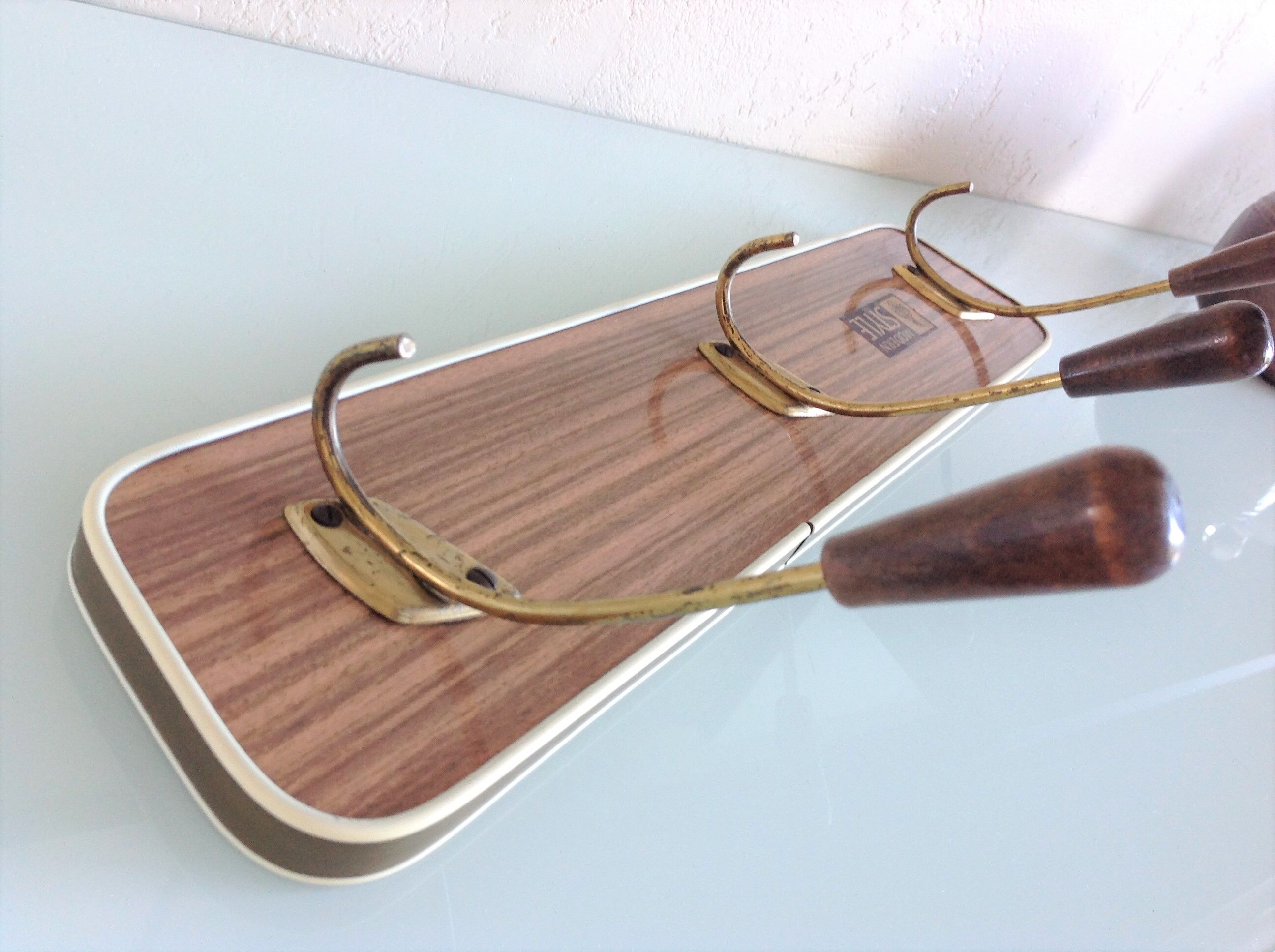 Patère en formica imitation bois à trois tetes / vintage années 60-70