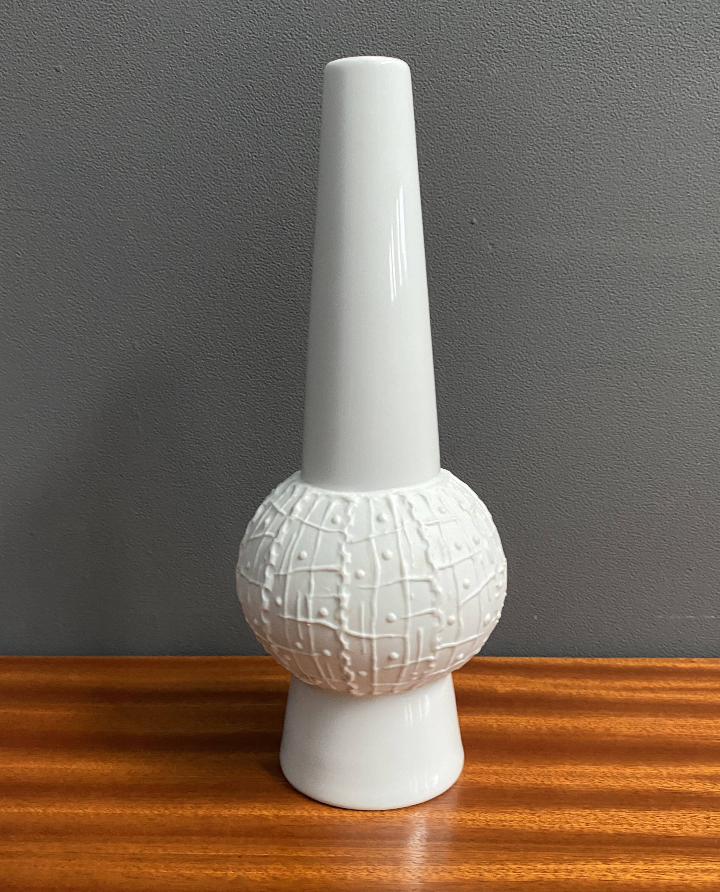 White bisuit ceramic vase by KPM 1960s