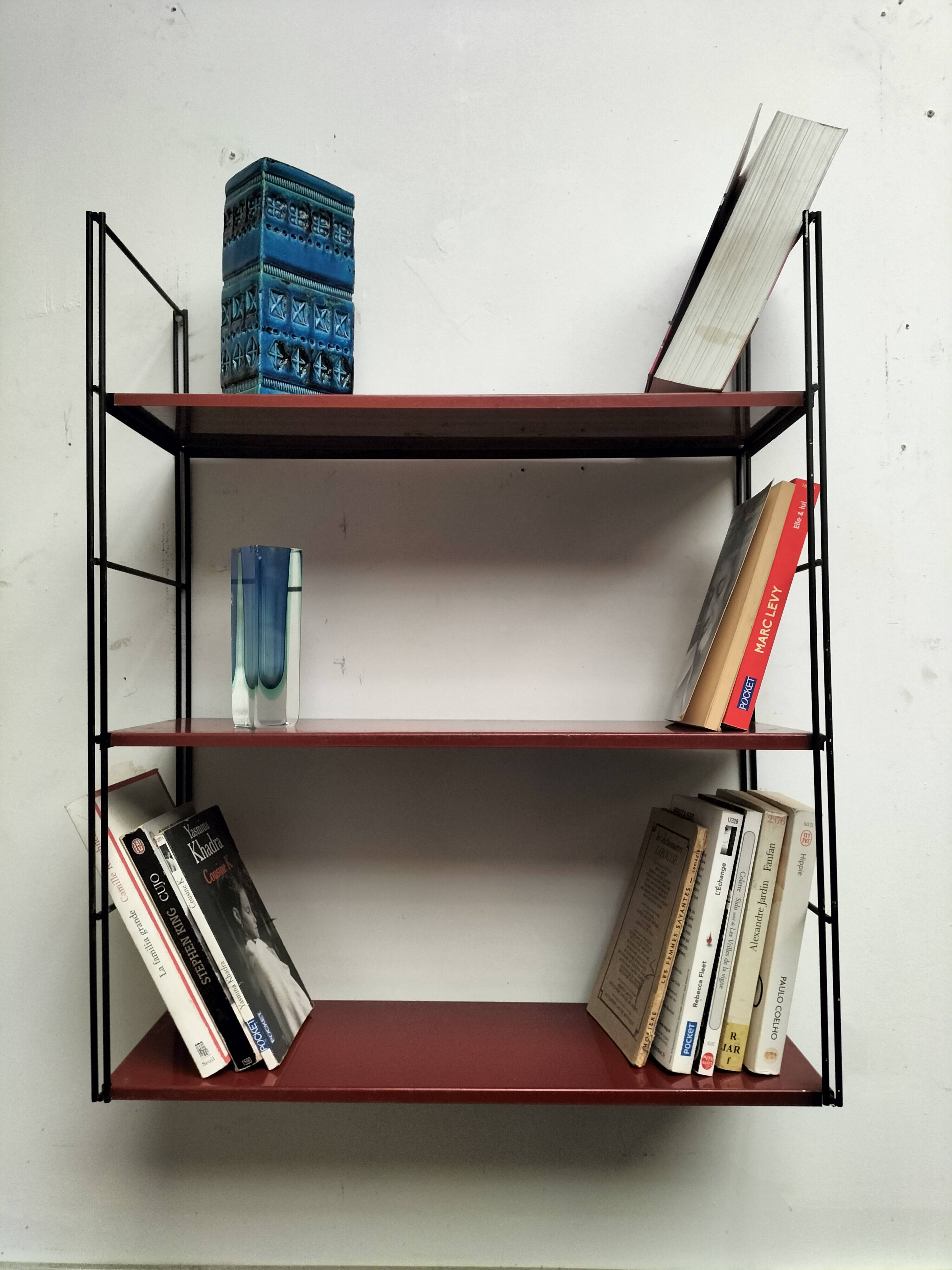 Metal string shelf
