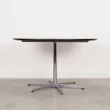 Table en frêne, design danois, années 1960, designer : Arne Jacobsen