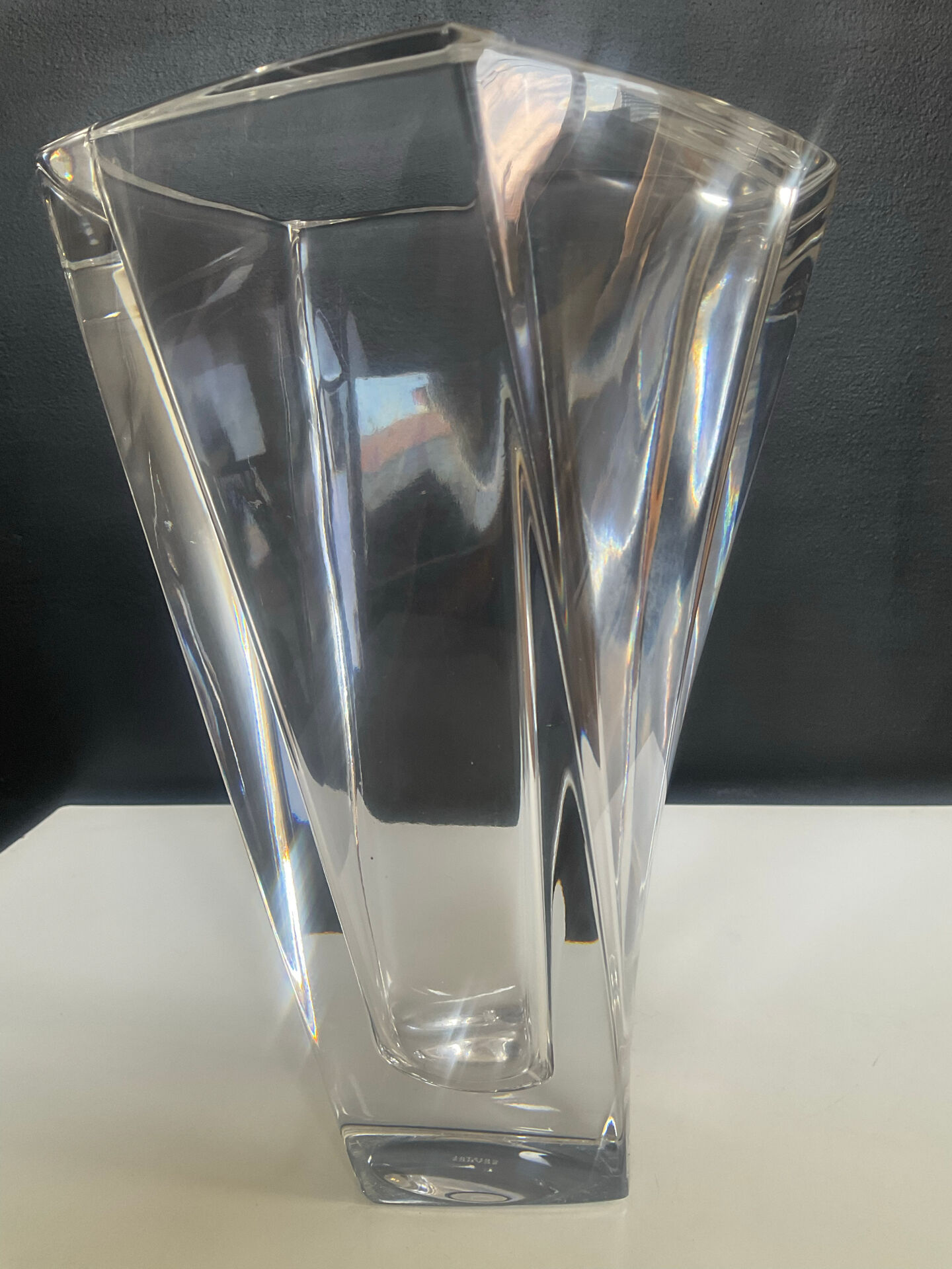 Asymmetrical crystal vase from Sèvres, 1970s.