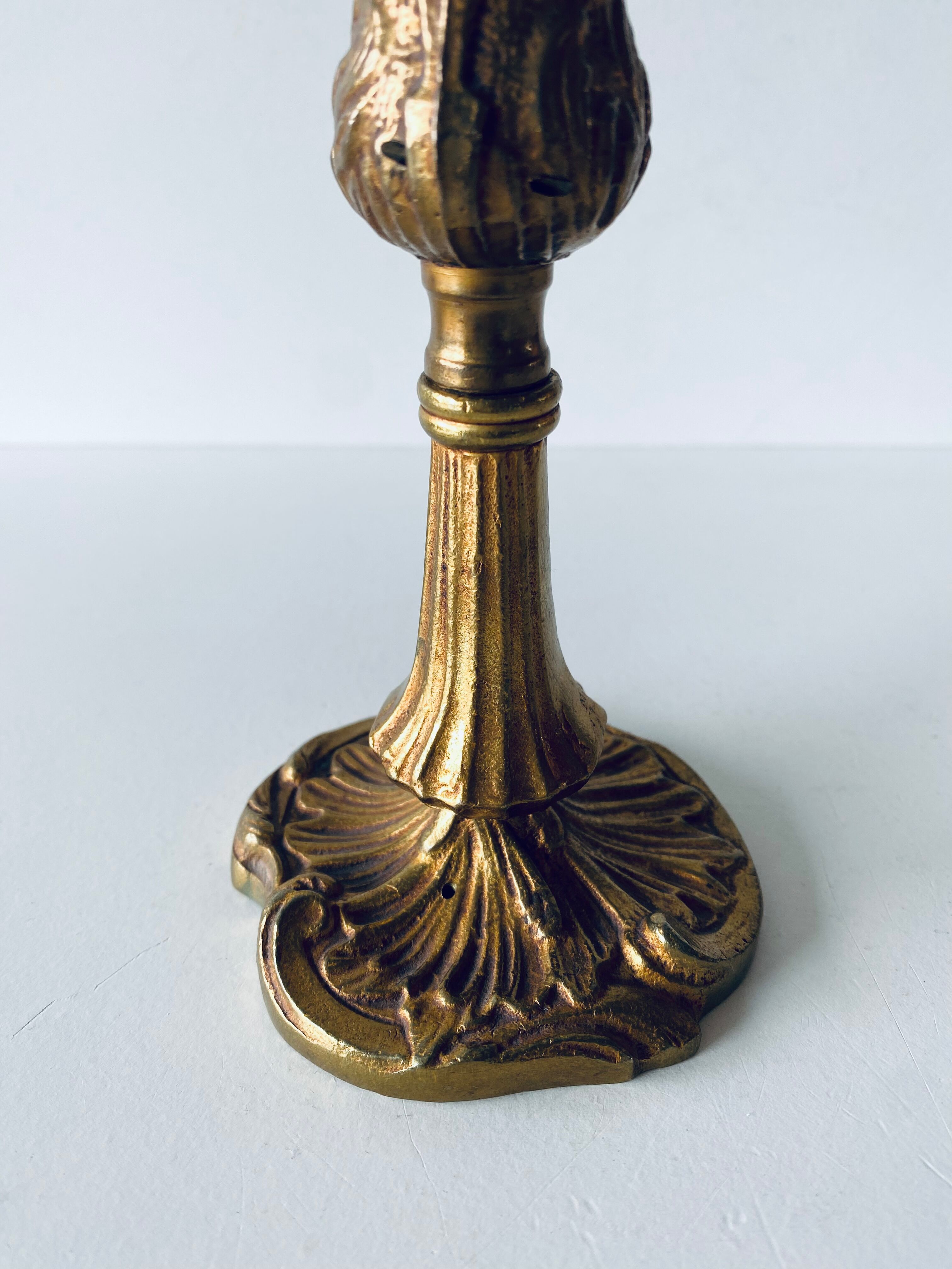 Bougeoir classique ancien en bronze doré