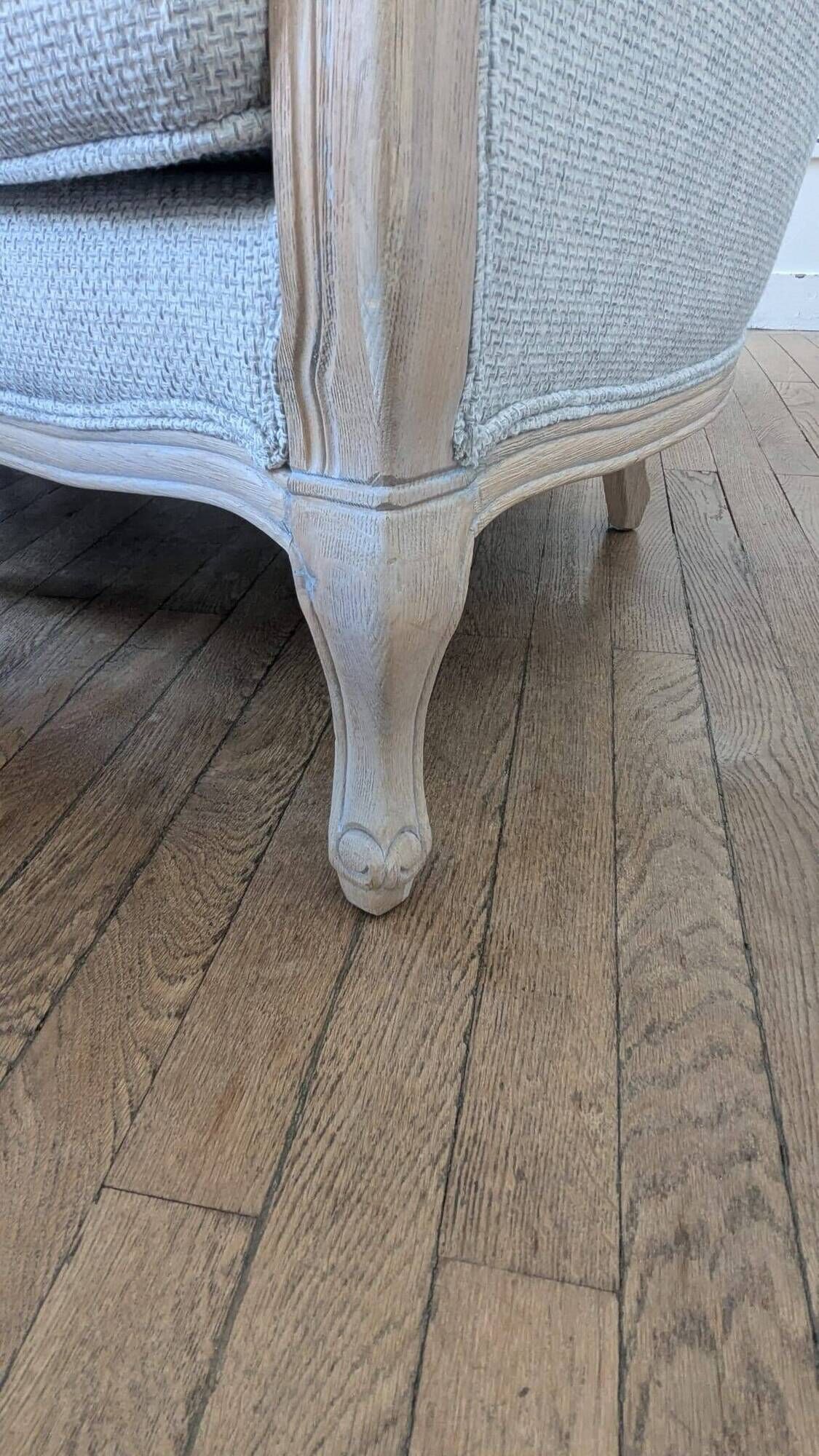 2 high-end Louis XV benches with poufs