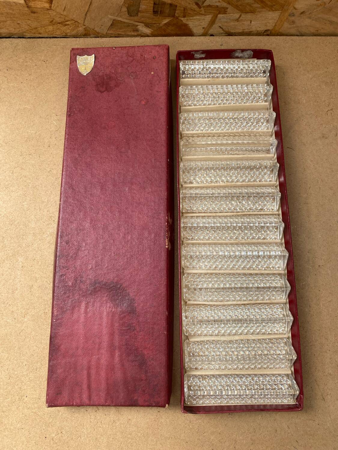 Ancienne série de 12 porte couteaux bayel cristal + boîte vintage