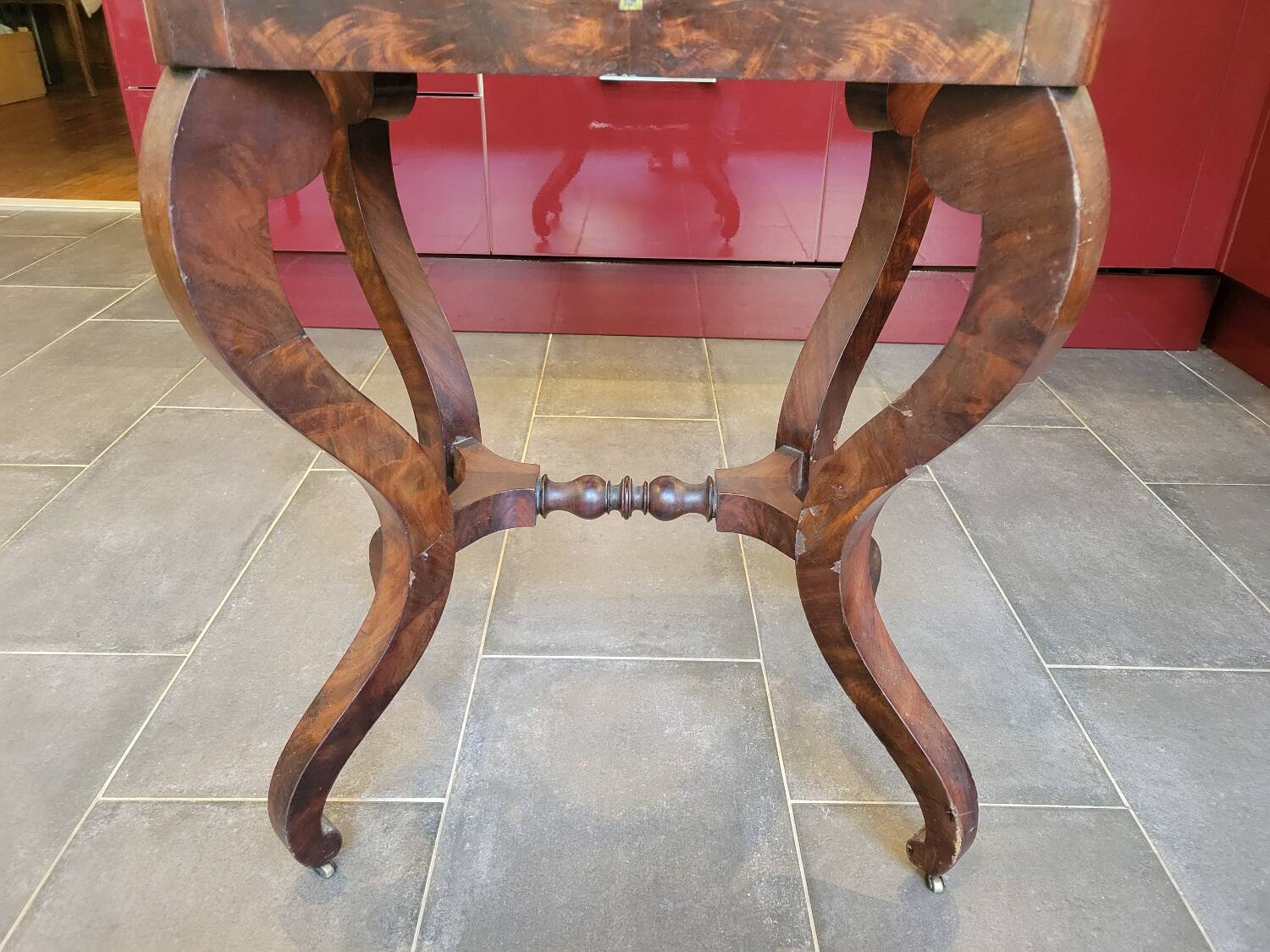 Coiffeuse en ronce d'acajou, époque Restauration, vers 1820