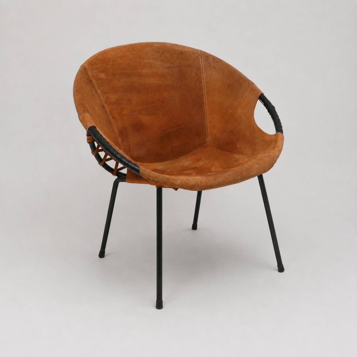 Balloon armchair by Lusch & Co: An iconic design with timeless appeal