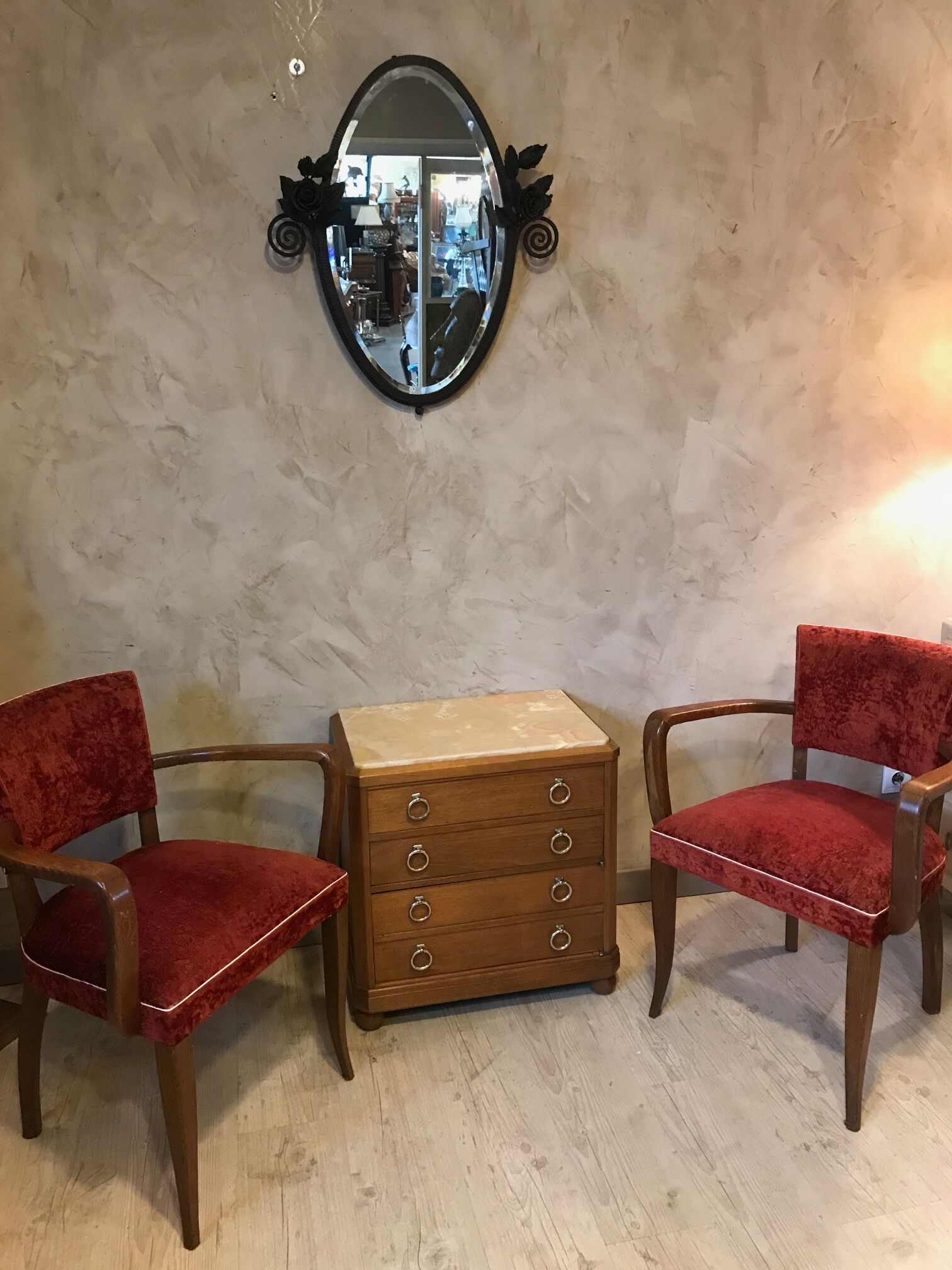 Commode en noyer et marbre