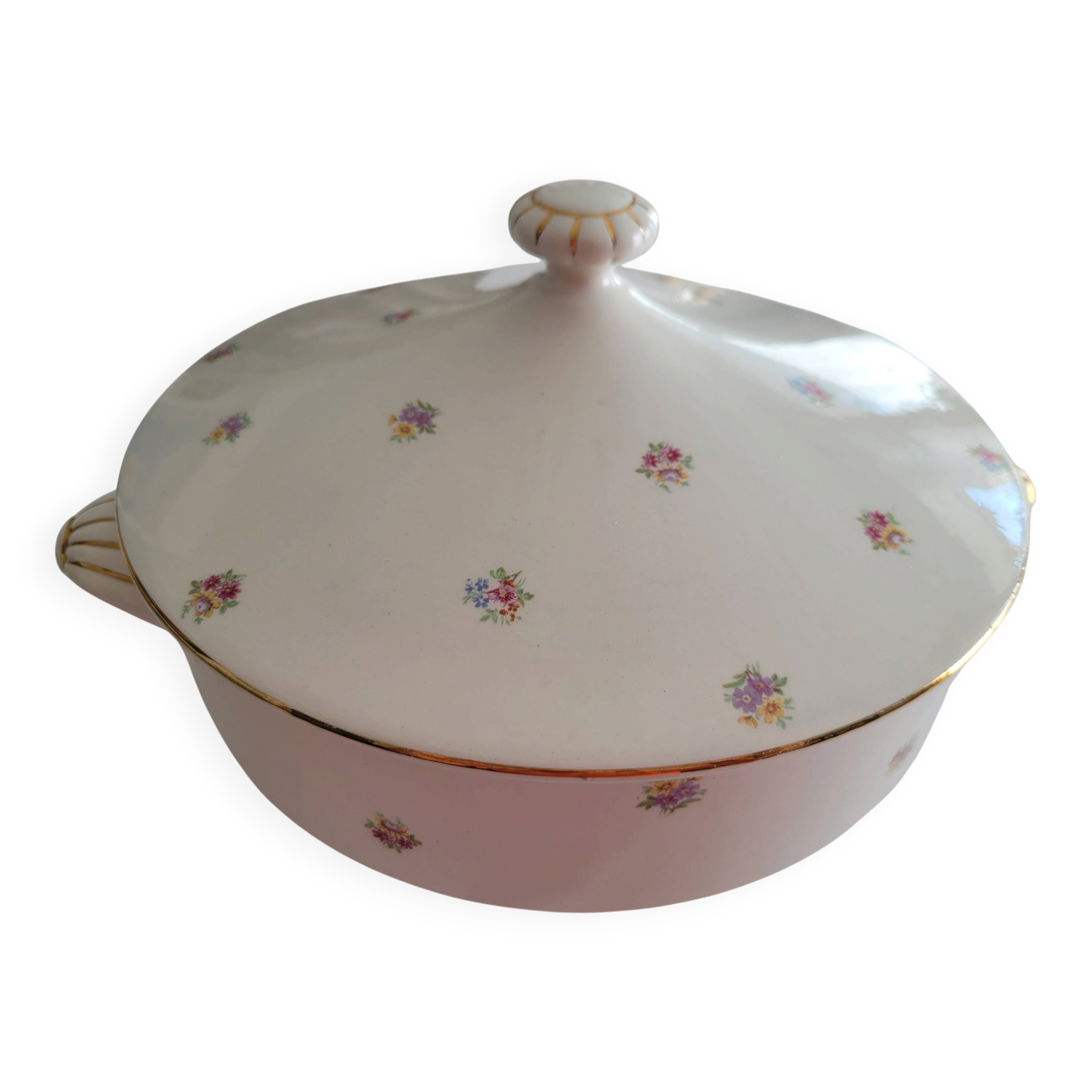 Soup tureen with lid from Digoin Sarreguemines, floral decoration.