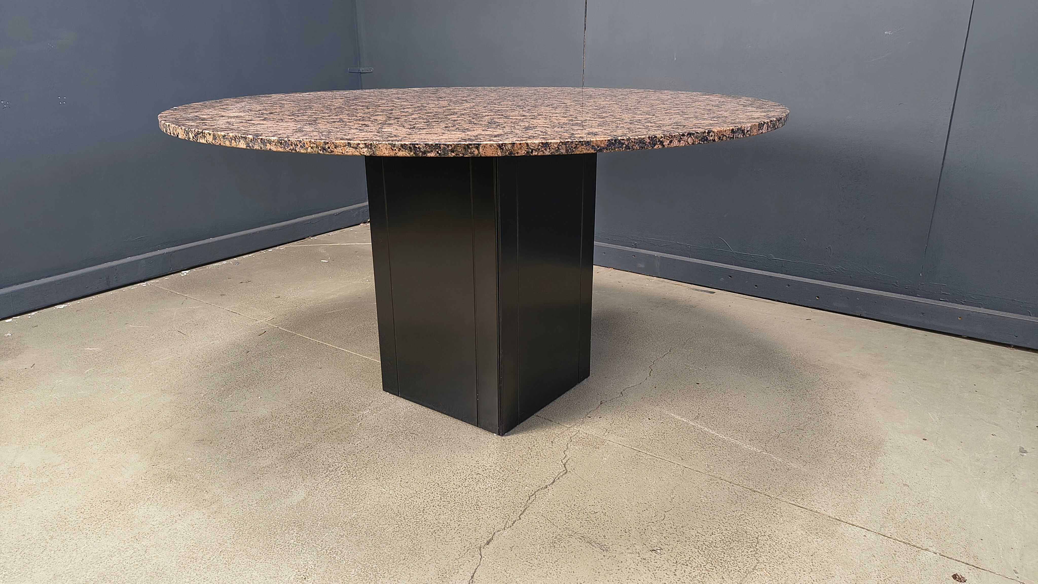 Table ronde en granit vintage, années 1970