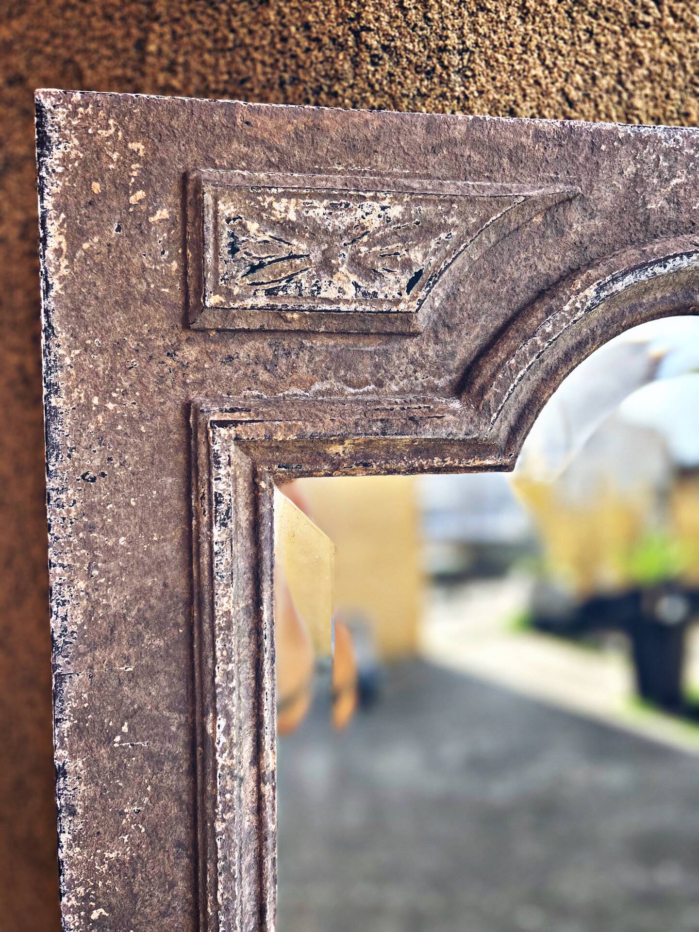 Grand miroir patiné – Esprit pierre ancienne