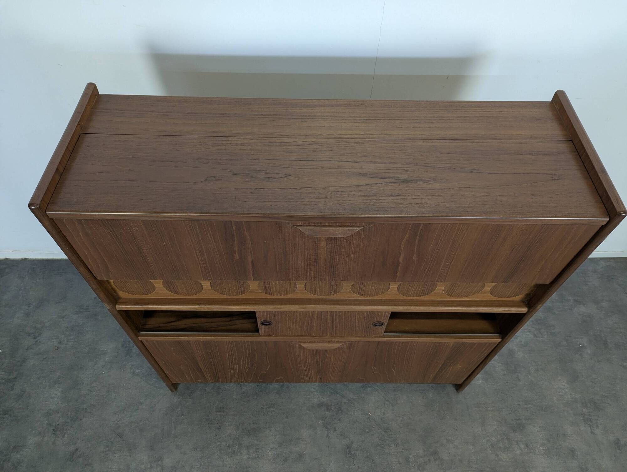 Model bar SK 661 in rosewood by Johannes Andersen for Skanning & Son.