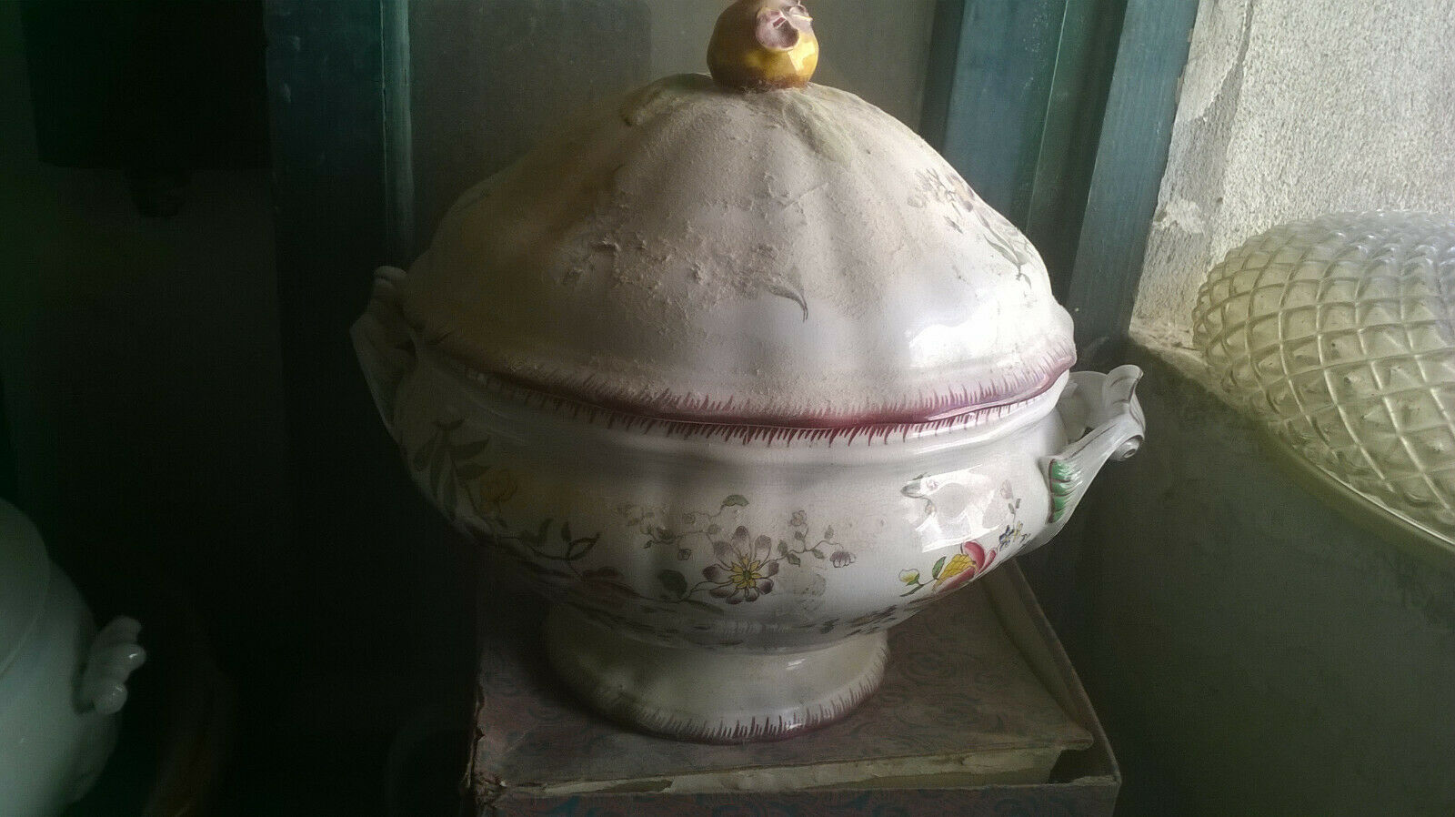 Soupiere en faience de Sarreguemines