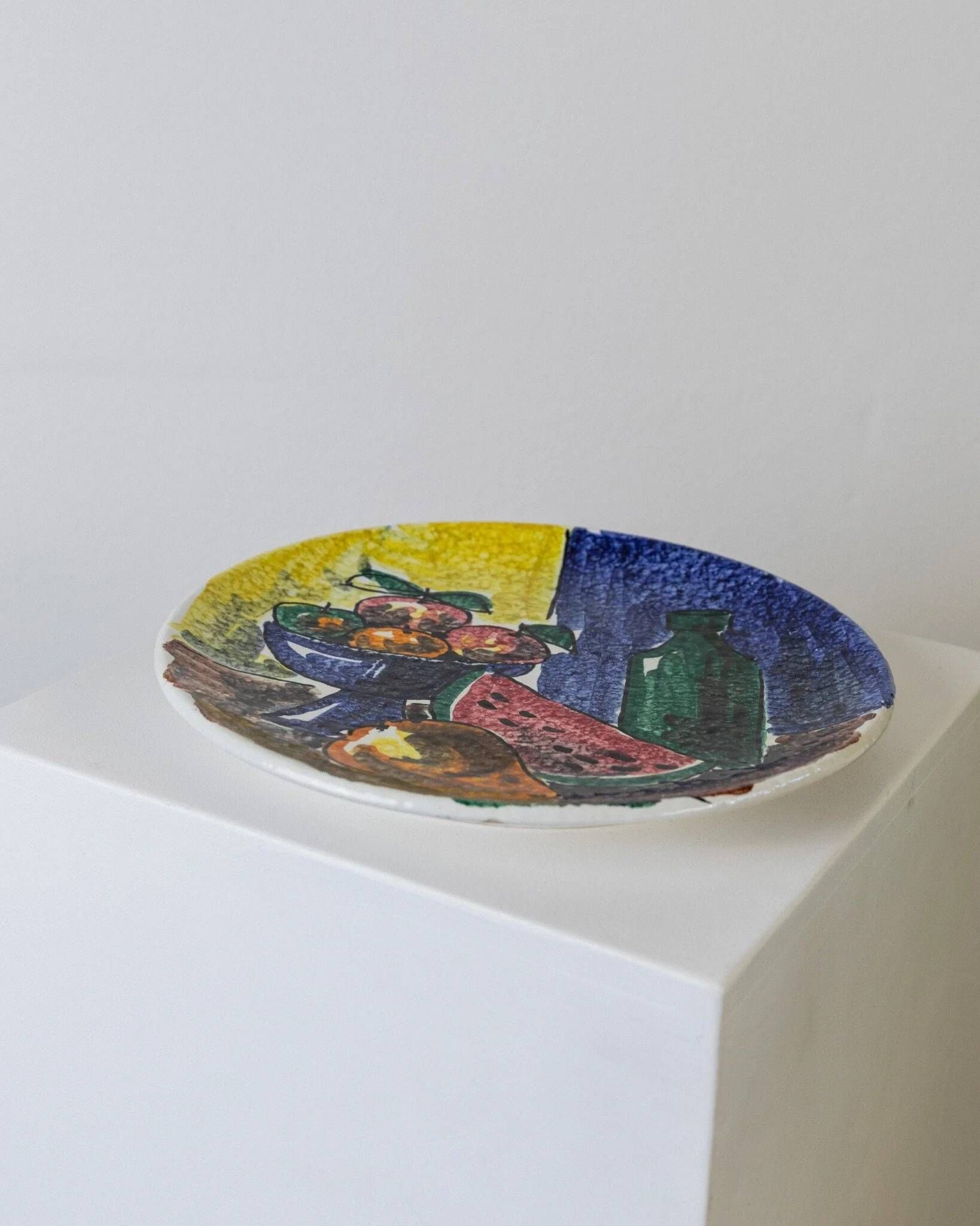 Multicolored hand-painted ceramic wall plate with 1960s Italian fruit motif, signed Stile