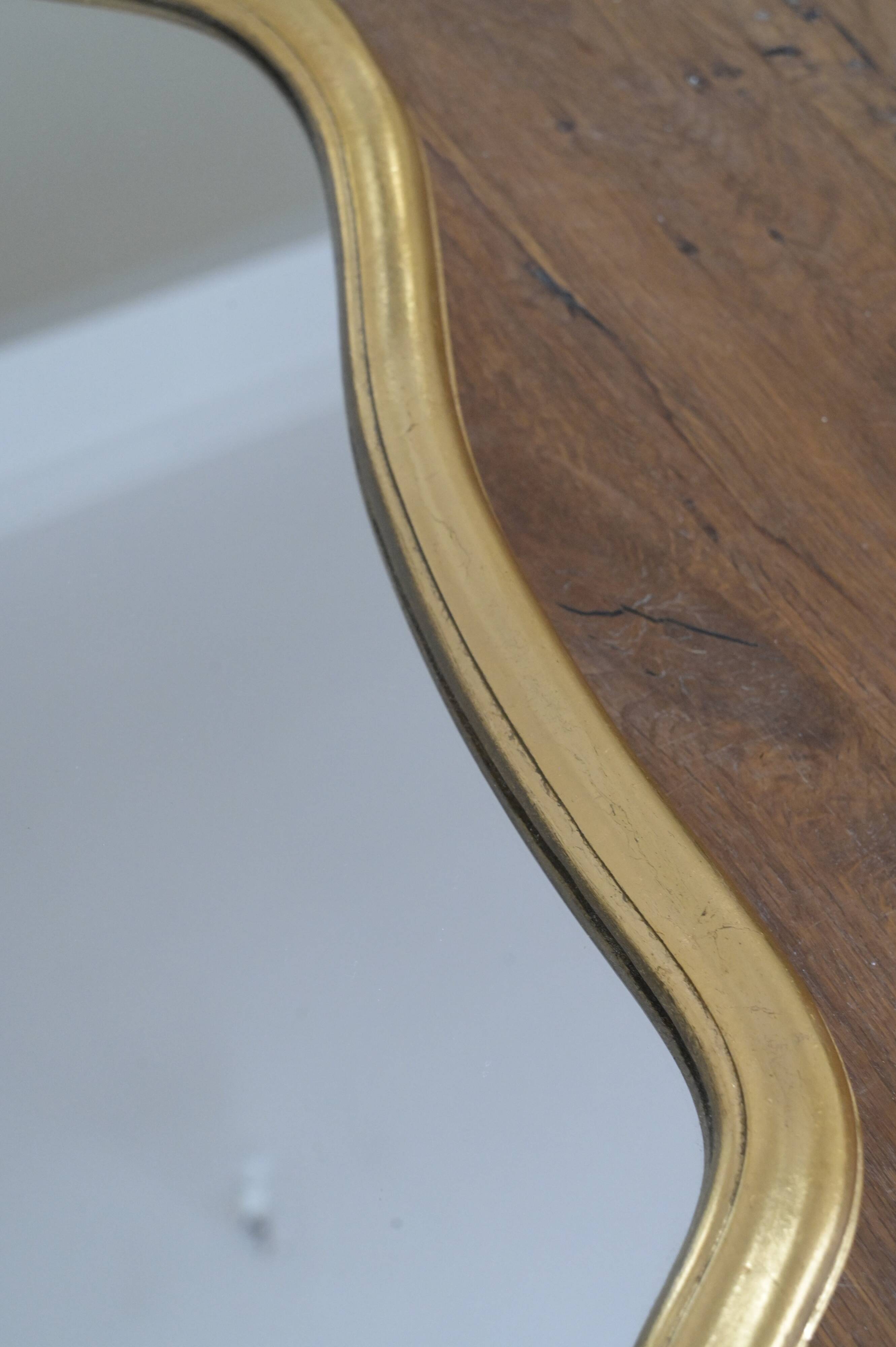 Golden mirror in wood and gold leaf