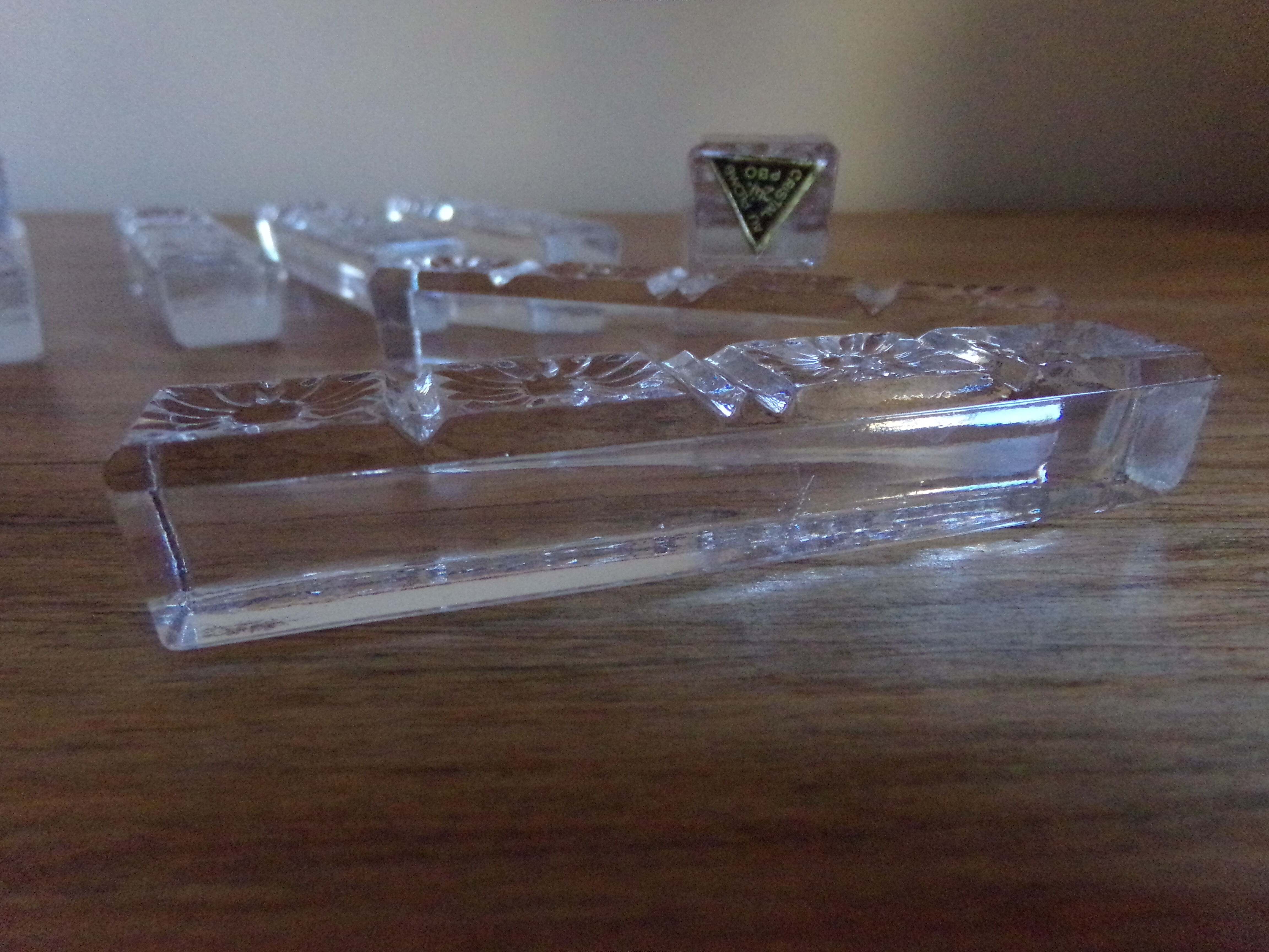 Knife holders made of chiseled crystal