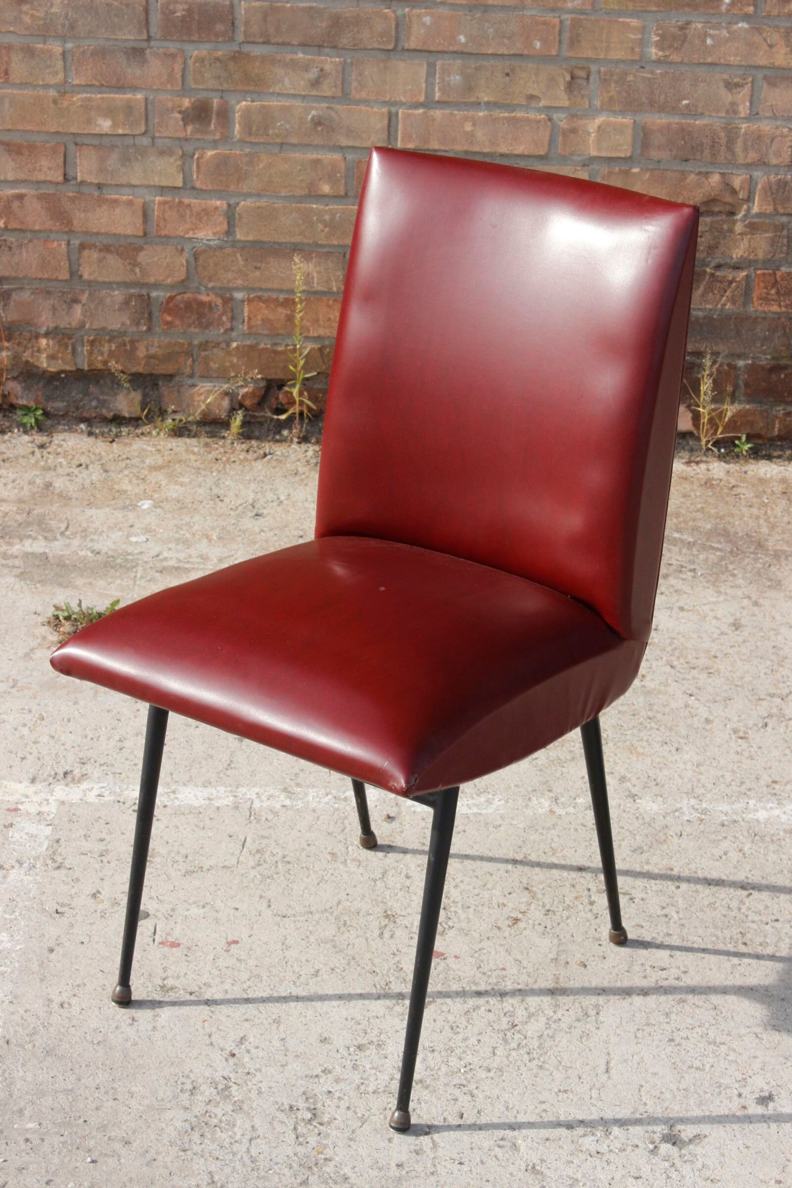 Chaise acier & skaï bordeaux années 50